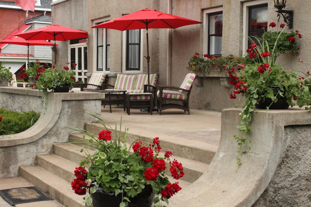 Grey Gables Inn