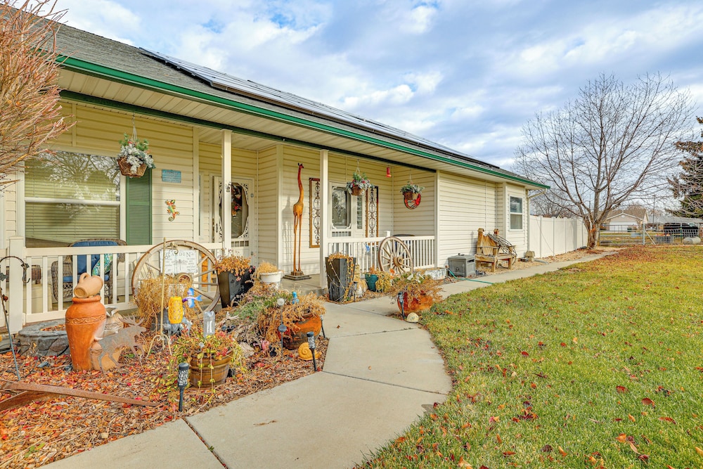 1 Mi to Old Town: Central Meridian Home