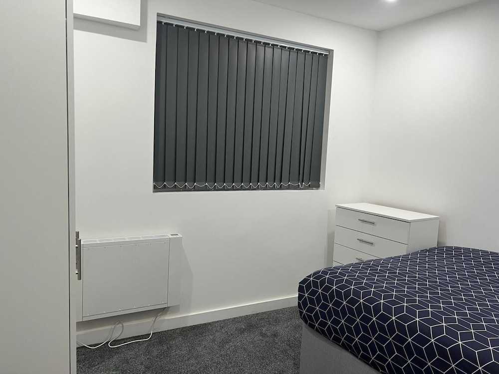 Luton Excellent 1 bed Apartment With Living Room
