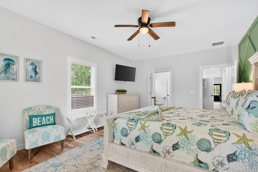 New Listing Luxury House 5 Min Walk to Beach