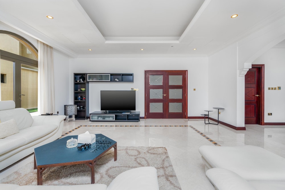 Exclusive 4BR Villa w Private Pool Beach