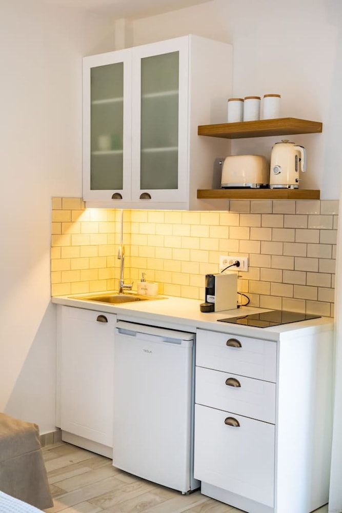 Yploui Suites 1 in Kira Panagia