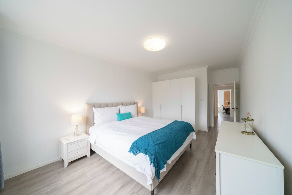 Tyms Xujiahui Prime 2BR APTGarden
