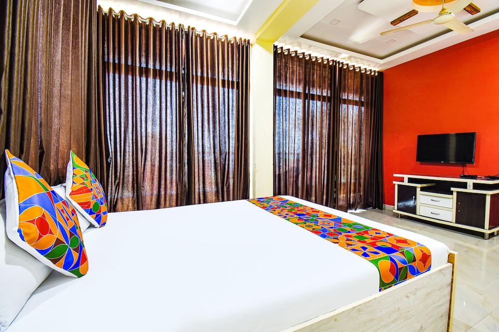 Fabexpress Prajakta Holiday Inn