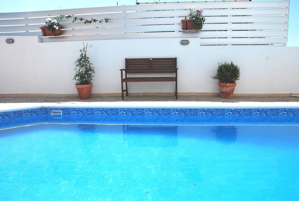 Villa Only 50m To The Sea, Sleeps 12, Polis