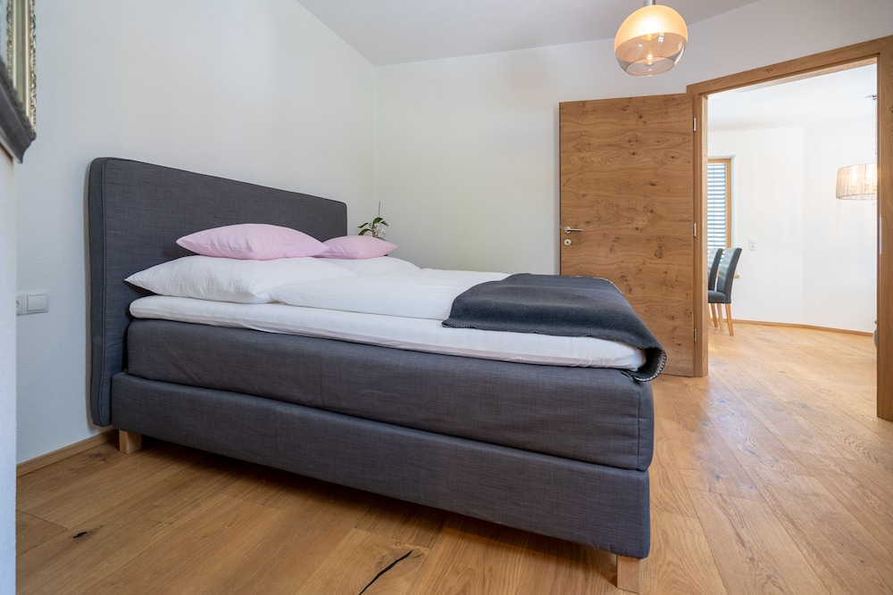Mountain Living Apartments - Ski-In & Ski-Out