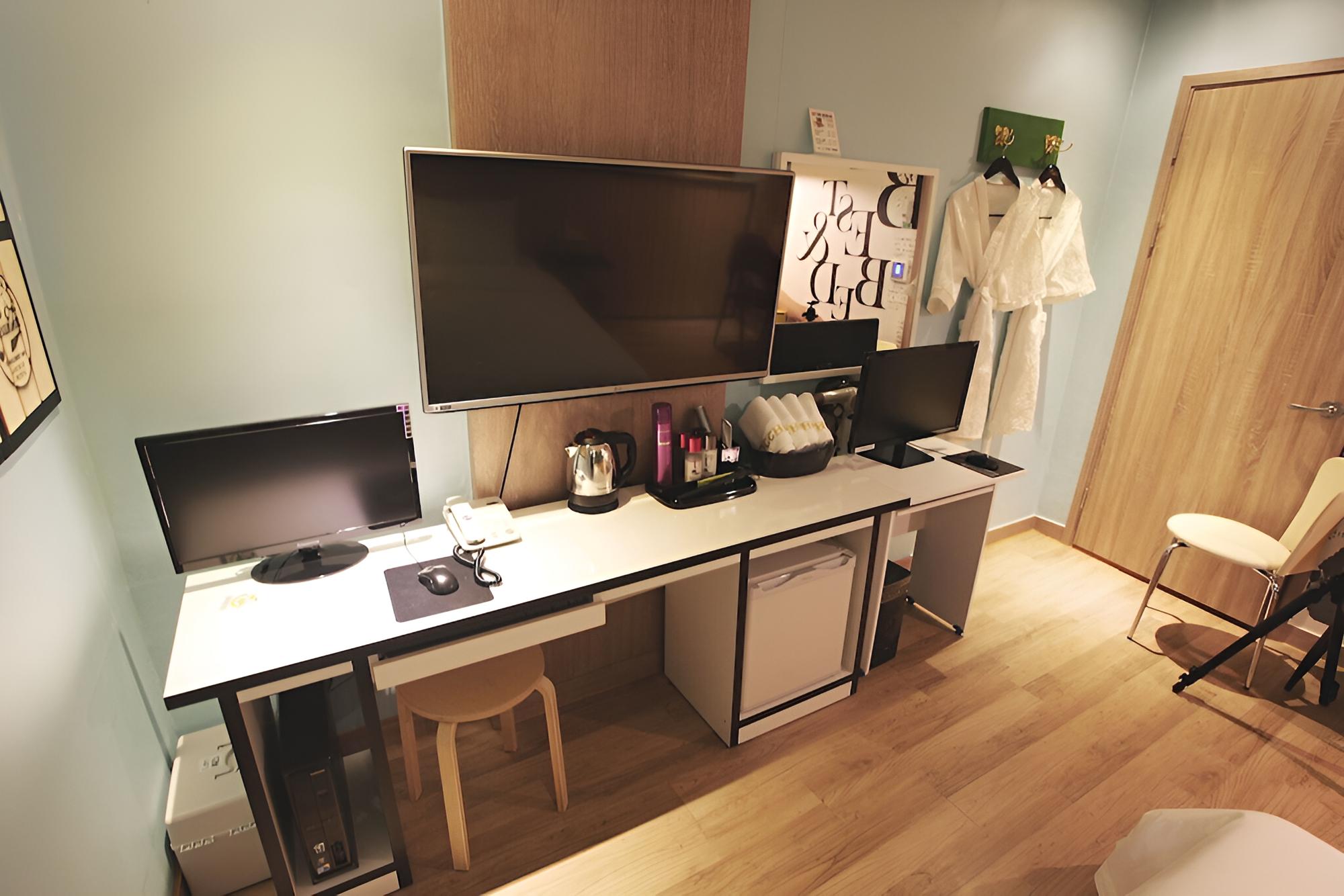 Photo 10