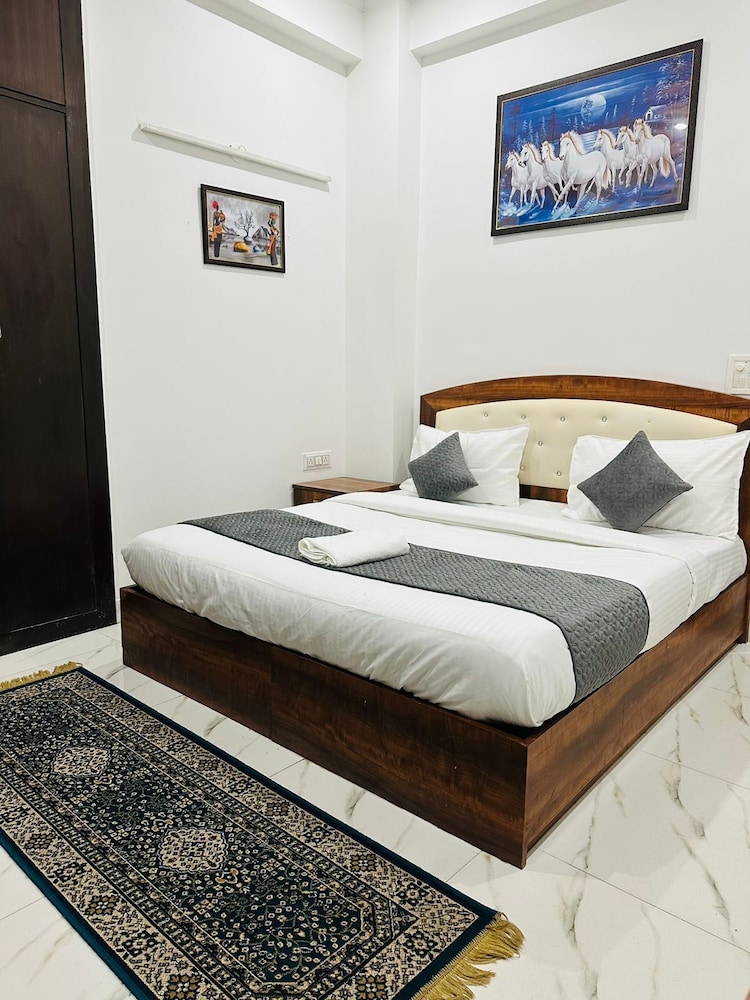 V Rooms