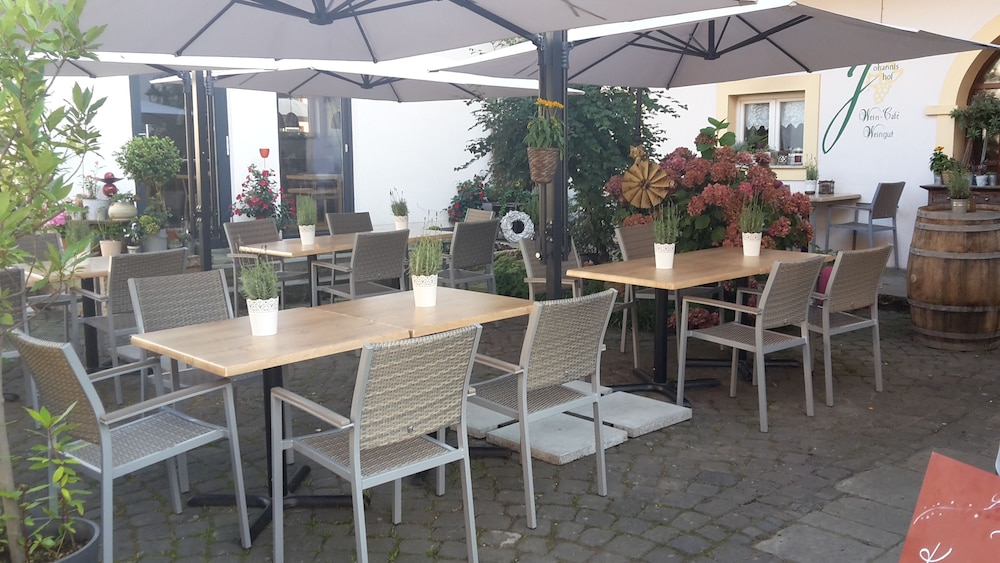 Johannishof Wine-Cafe & Guesthouse
