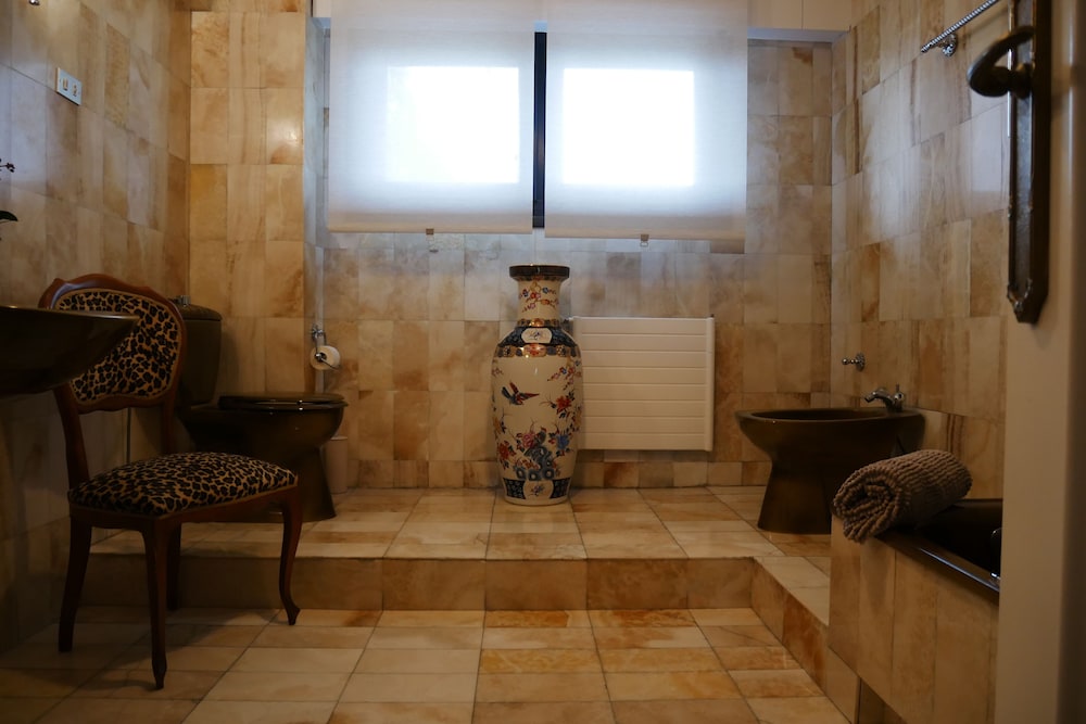 KH Lezama Suites