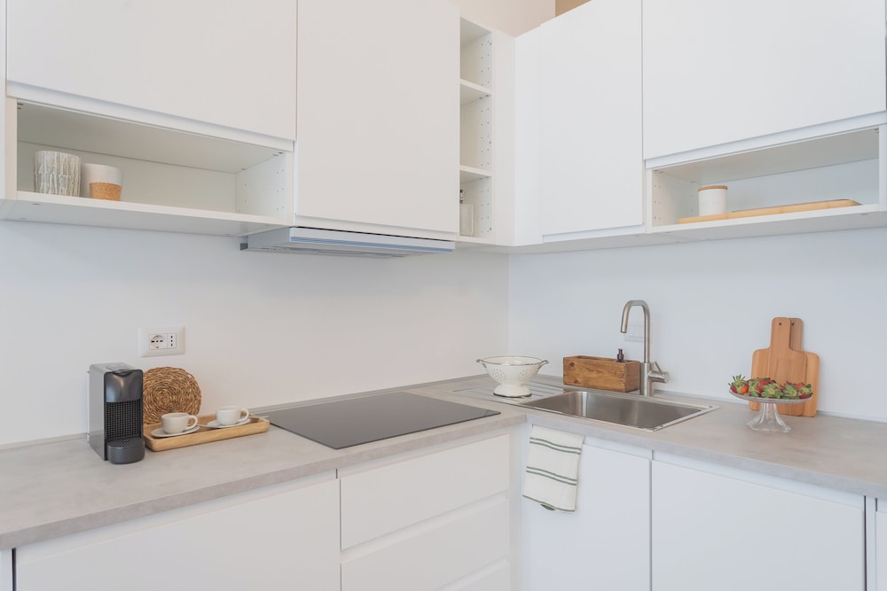 A Step From the Dome Apartment by Rent all Como