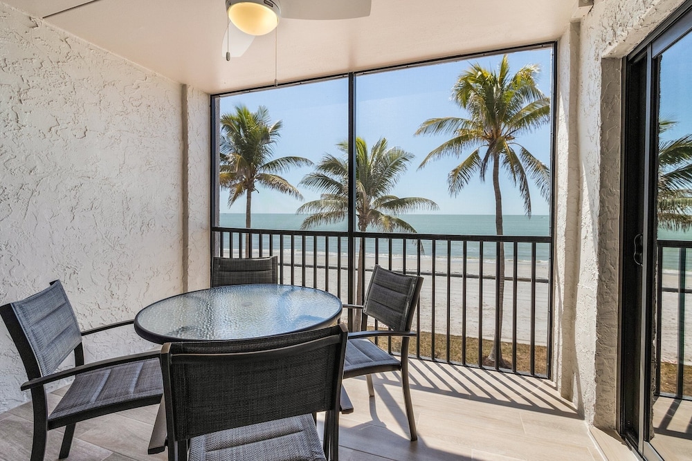 Seaside 209: Oceanview 2br/2ba Condo With Pool, Steps To Beach 2 Bedroom Condo