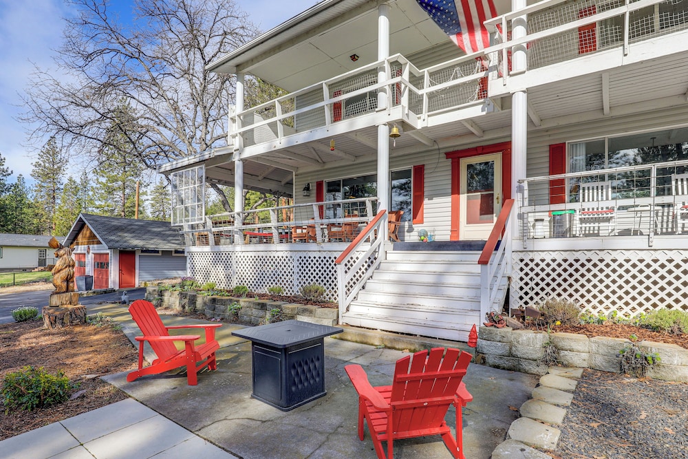 Steps to Pine Hollow Reservoir: Home w/ Fire Pit!