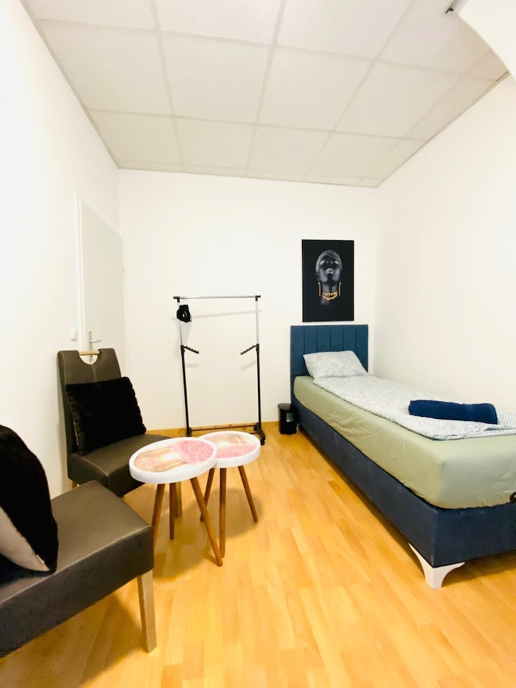 Stylish Shared 3-Bedroom Stay Near City
