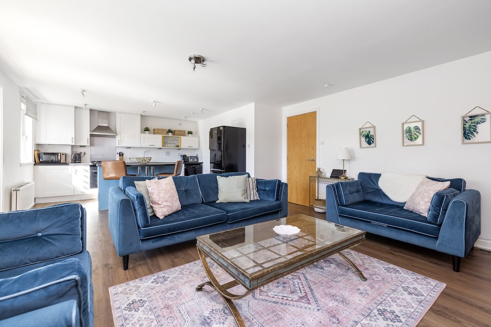 JOIVY Stunning 2-Bed Flat W/ Free Parking