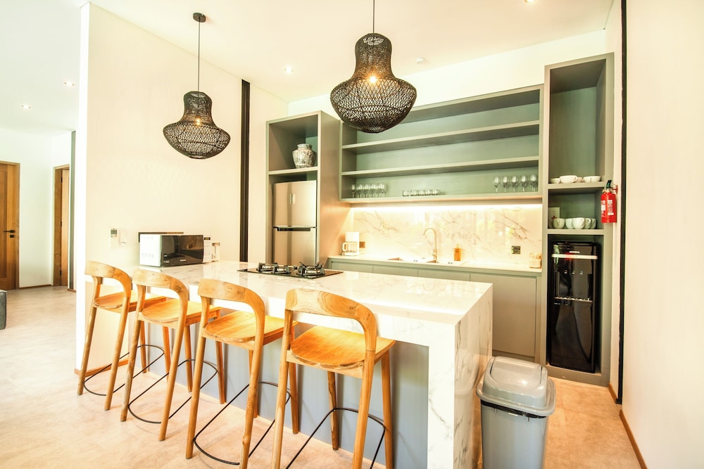 Seaside Escape: 4BR Villa, 190m to Canggu Beach