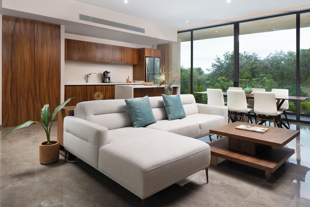 Mistiq Luxury Condo view 5