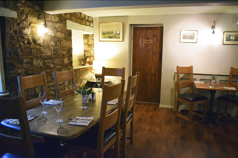 Fox & Hounds