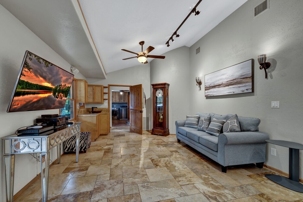 Terracotta Oasis - Wimberley for 30 Guests