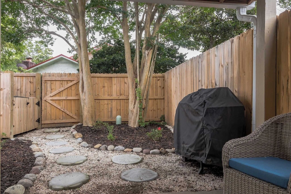 Shem Creek Retreat by Avantstay 10 Mins to Downtown Charleston Yard + Patio