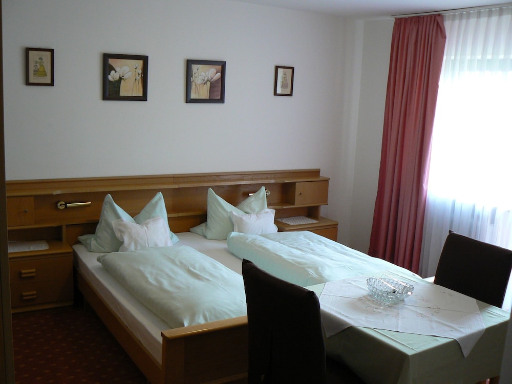 Pension Haus Evelyn & Haus Heidemarie