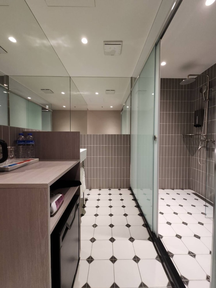 Fun Stay Inn Ximen