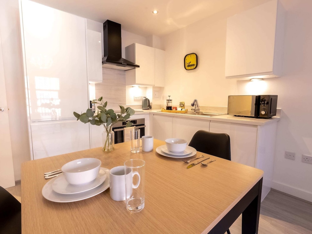 One Bed Apartment Gem Steps to City by Belvilla view 4