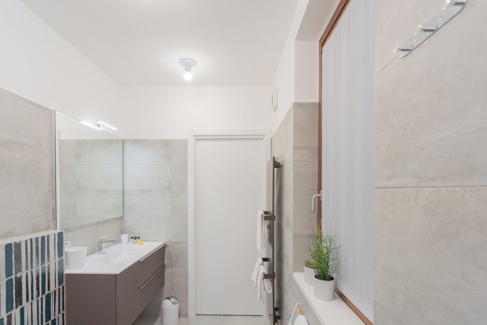 Dream Lake Apartments by Rent all Como