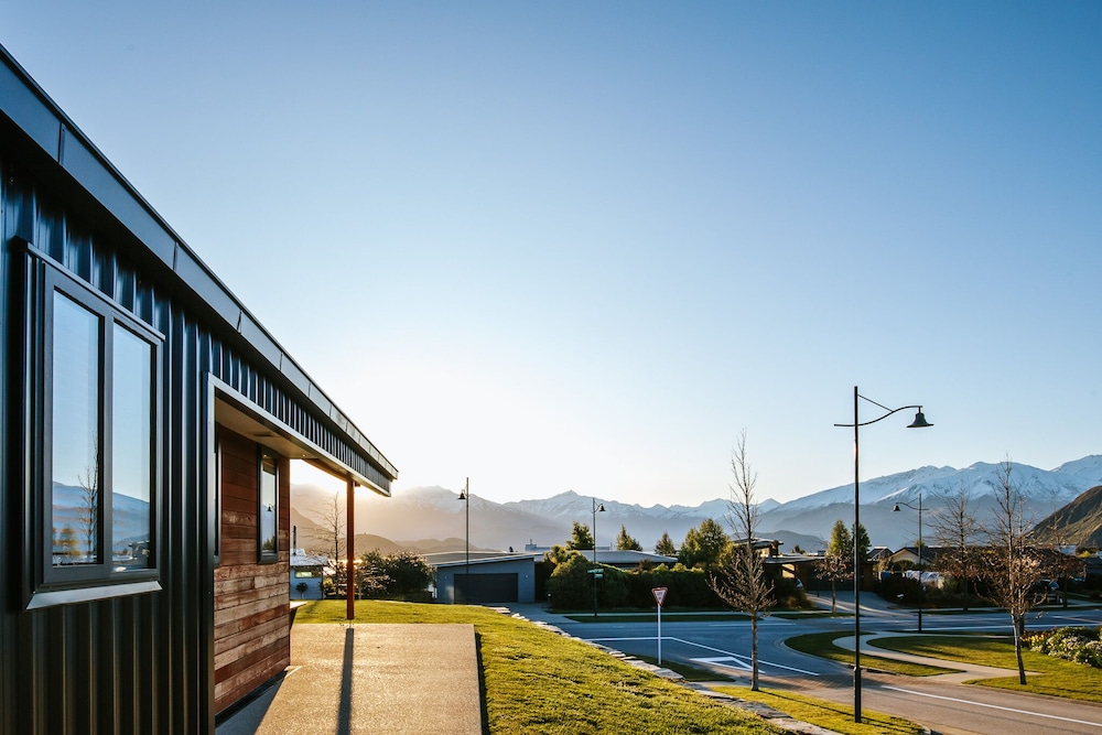 Wanaka Vacations - On The Rocks - Spacious - Property Image 4