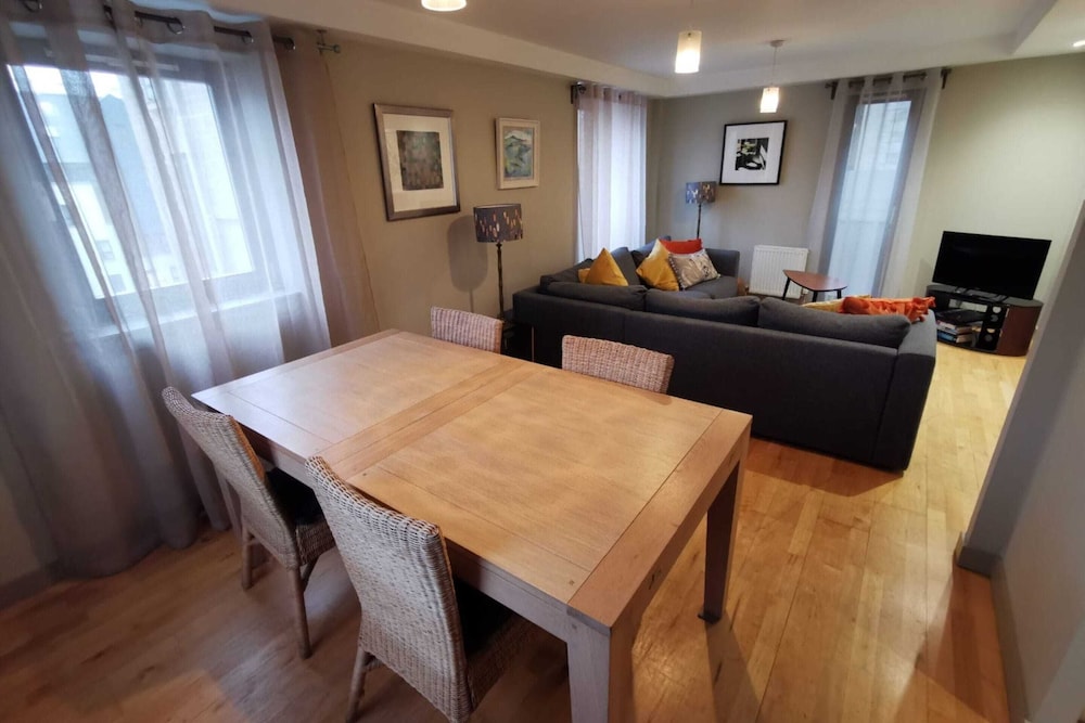 Bright, Modern Apartment - Royal Mile