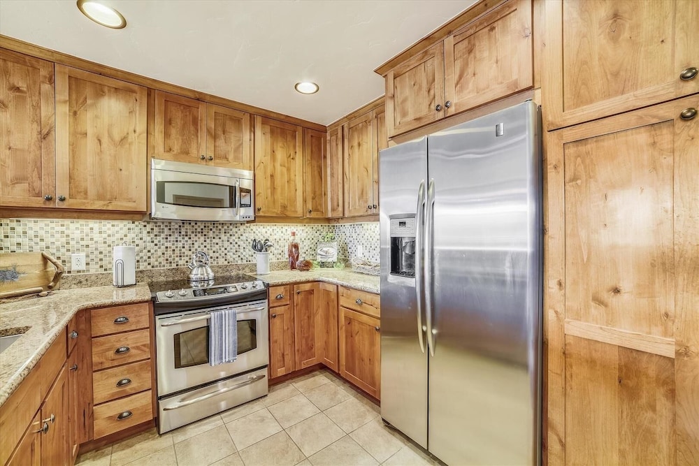Timberline Cove 203 2 Bedroom Condo by RedAwning