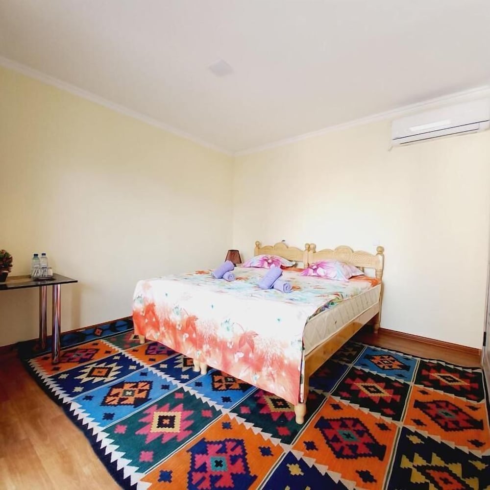 Family Guest House Parivash
