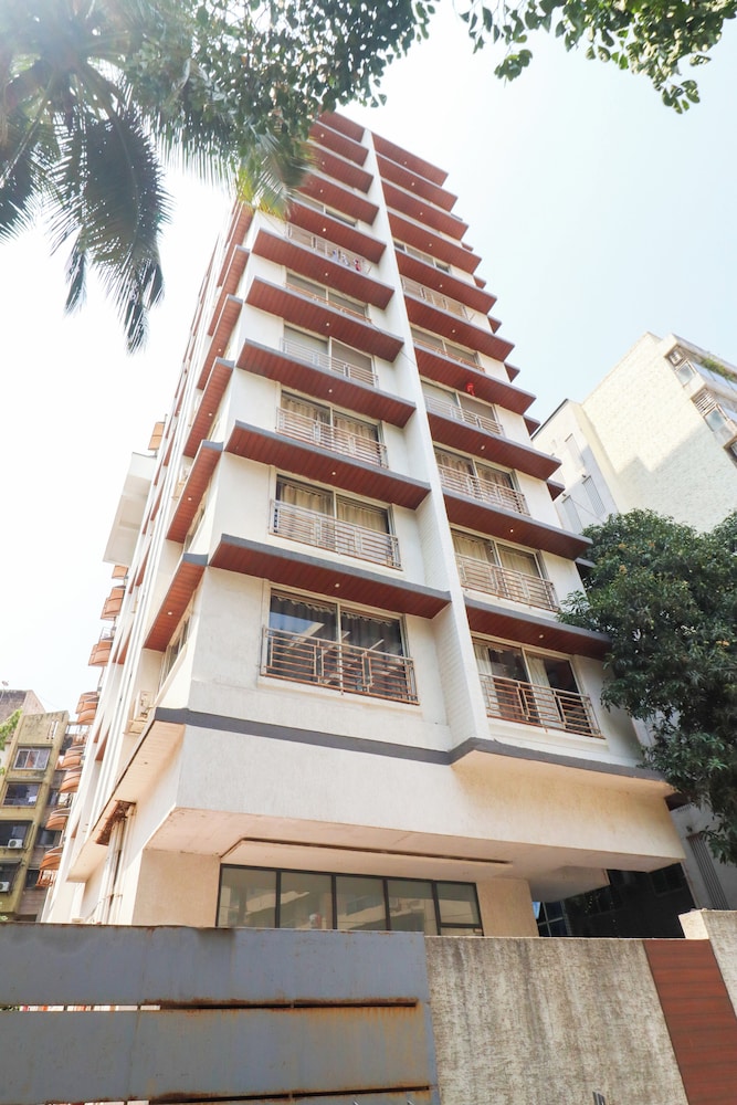 Pinaki Comfort Stay, Vile Parle - Near Airport