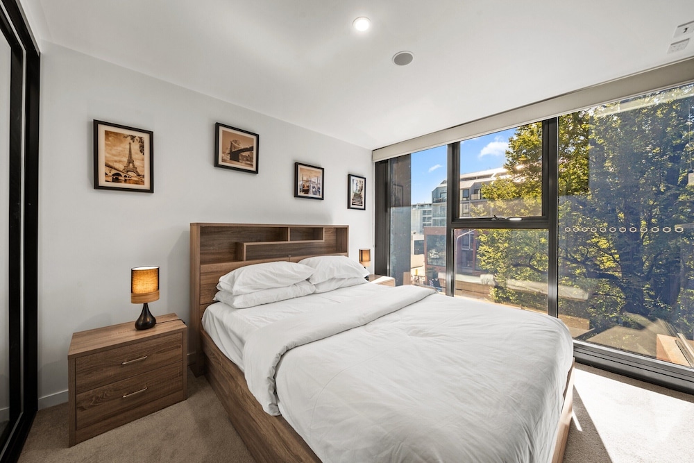 Central 1-bed Apartment With Pool
