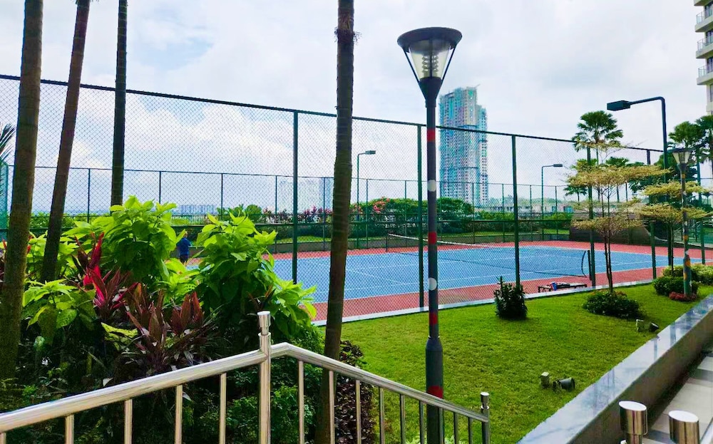 Country Garden Danga Bay by Widebed JB