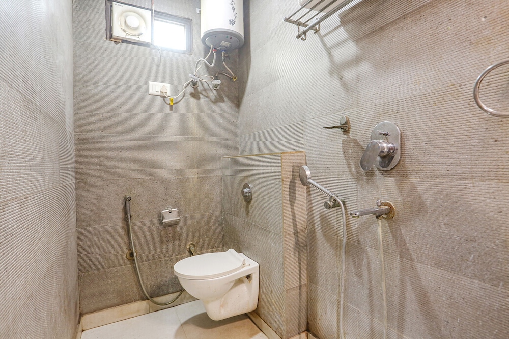 Fabhotel Gold Inn
