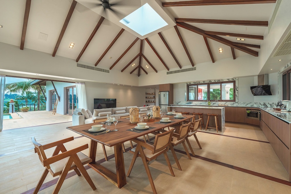 Sunrise 7BR Luxe Villa Sea View V151