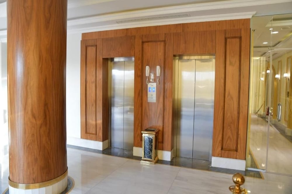 Crown City Hotel