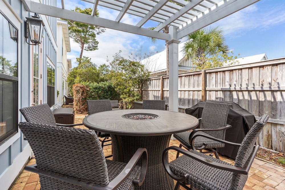 Sundaze 4 Bedroom Home by RedAwning view 4