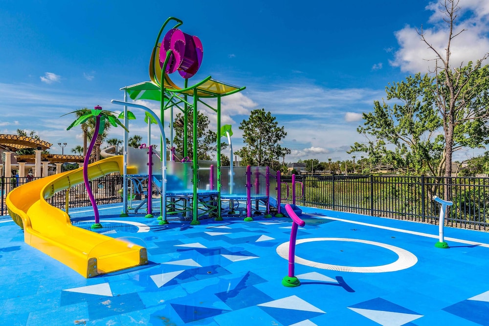 4 Mi to Disney: Family-friendly Resort Getaway!