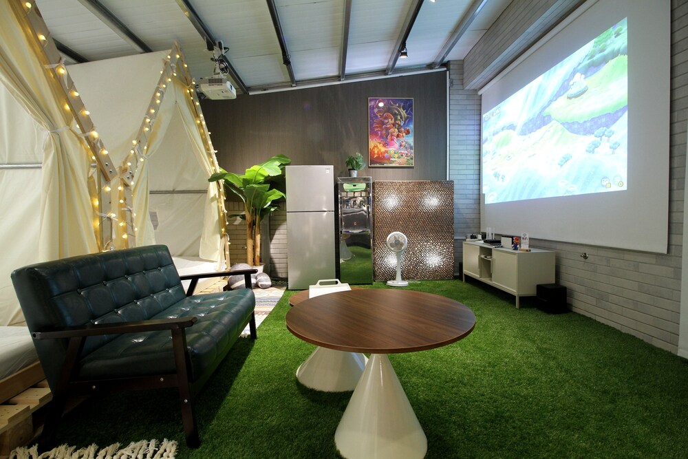 Mooon House