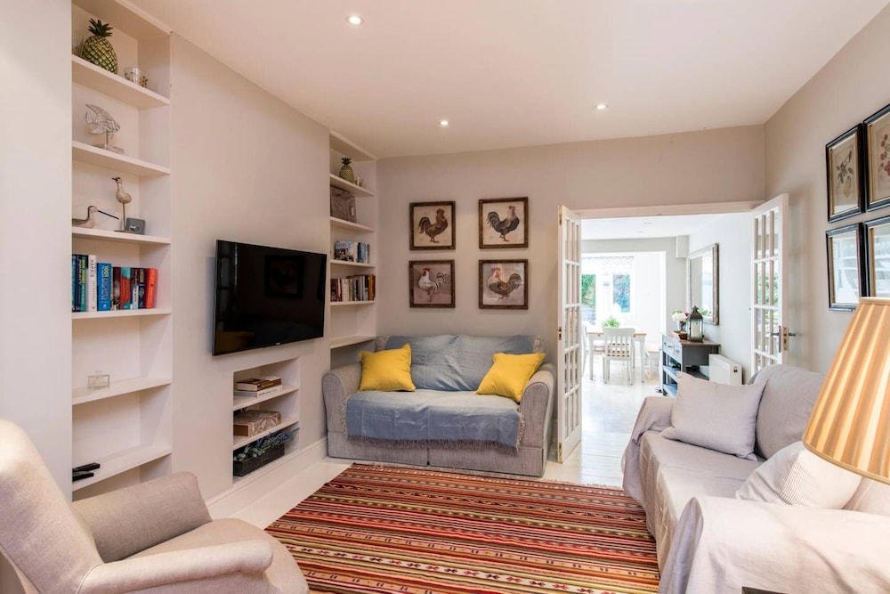 Delightful 2-bed Home Fulham