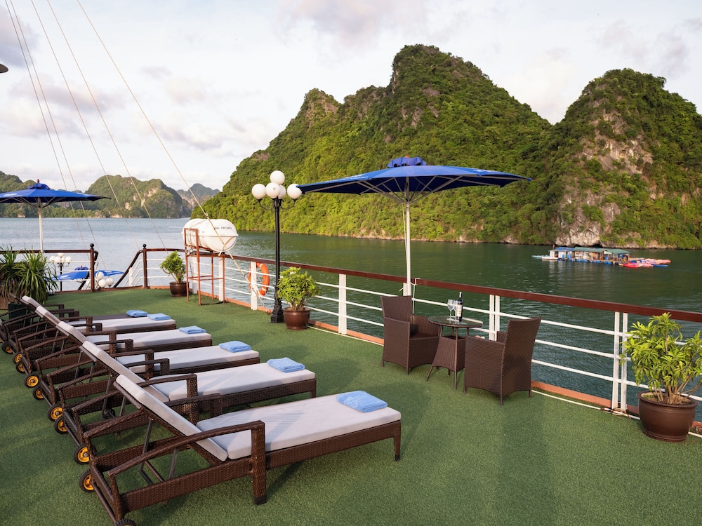 Rosa Boutique Cruise