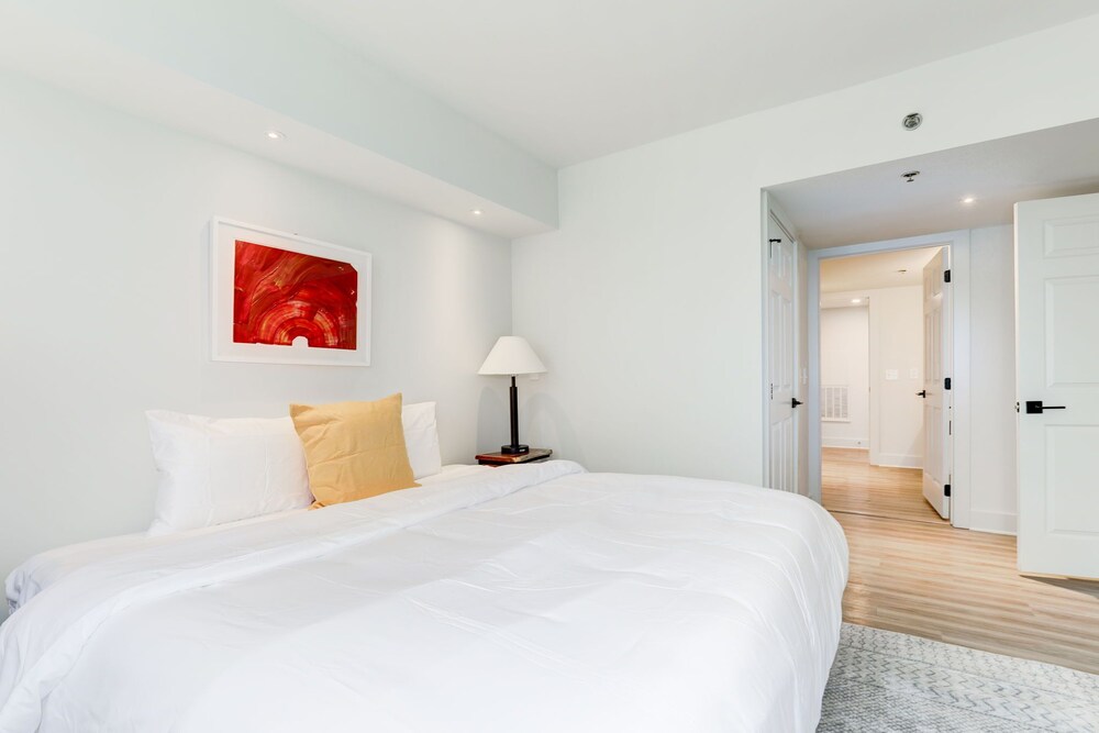 Elegant 2BR Apartment Minutes From DC