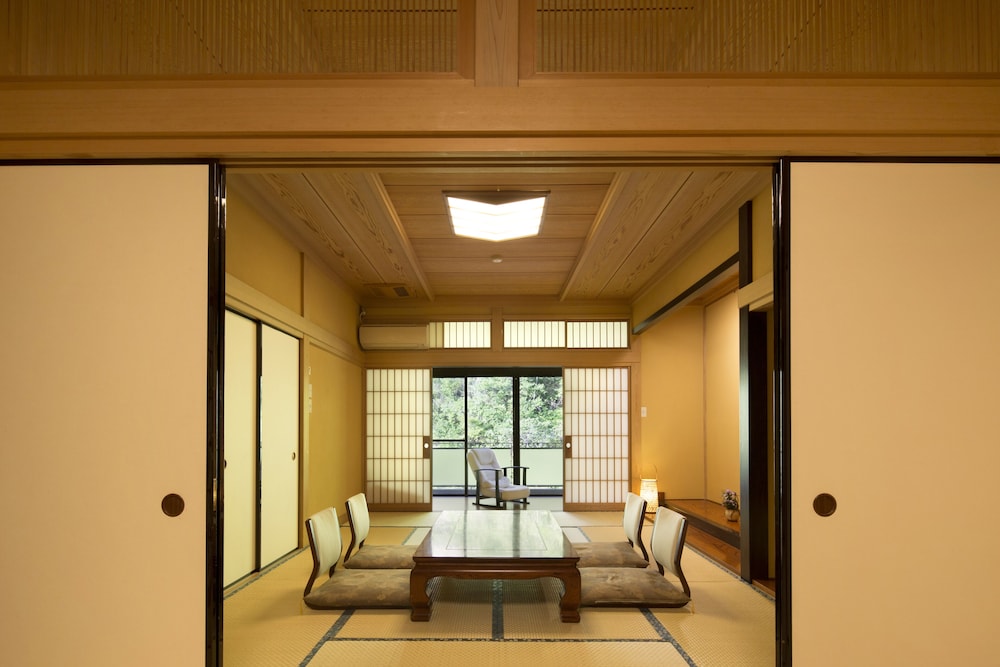 Keikoku Bettei Mochinoki