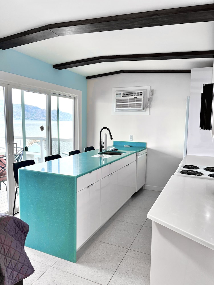 Peachland Beach Resort