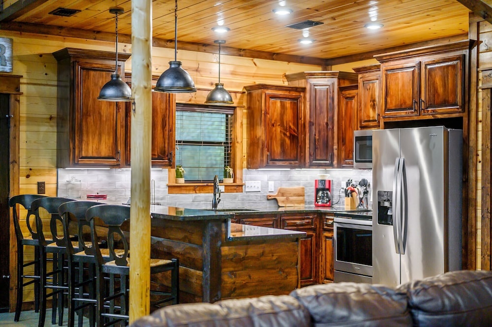 Sugar Mama Cabin for 10!