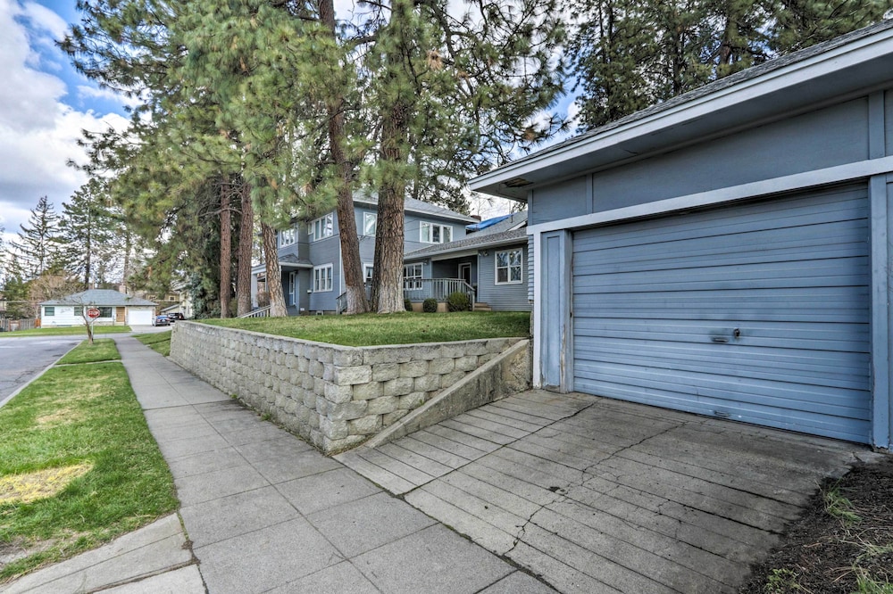 Centrally Located South Hill Apartment w/ Smart TV, photo 12