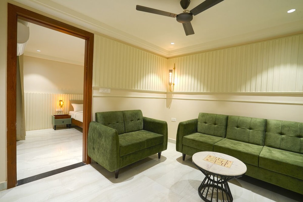 Hotel Square 36