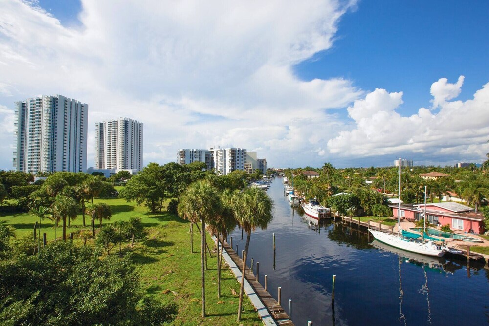 Modern & Cozy Condo Near Fort Lauderdale Boat Show view 5